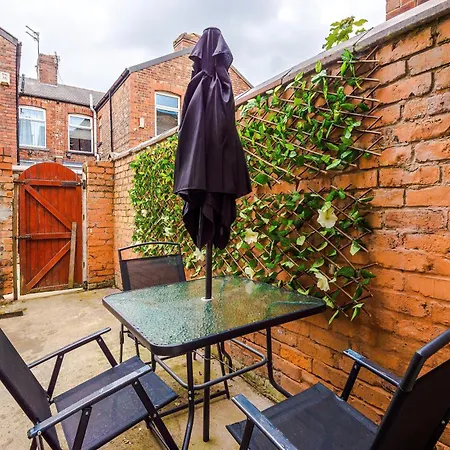Holiday home New! Very Spacious 3-bed In By 53 Degrees Property, Ideal For Groups, Free Parking! *