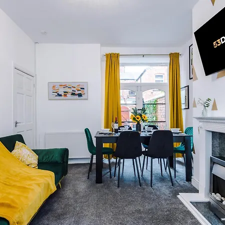 New! Very Spacious 3-bed In By 53 Degrees Property, Ideal For Groups, Free Parking! Manchester