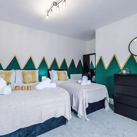 New! Very Spacious 3-bed In By 53 Degrees Property, Ideal For Groups, Free Parking! Prázdninový dům