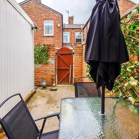 New! Very Spacious 3-bed In By 53 Degrees Property, Ideal For Groups, Free Parking! Holiday home *