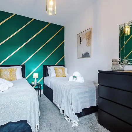 New! Very Spacious 3-bed In By 53 Degrees Property, Ideal For Groups, Free Parking! Prázdninový dům *