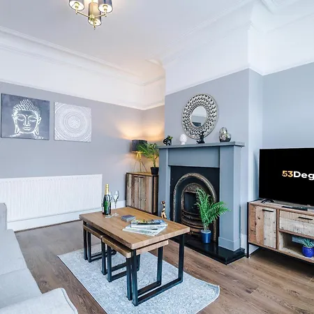度假居 New! 3-bed Spacious In By 53 Degrees Property, Ideal For Groups, Free Parking! *