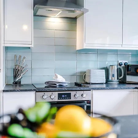 Semesterbostad New! 3-bed Spacious In By 53 Degrees Property, Ideal For Groups, Free Parking! Manchester