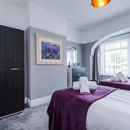 New! 3-bed Spacious In By 53 Degrees Property, Ideal For Groups, Free Parking! מנצ'סטר