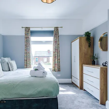 New! 3-bed Spacious In By 53 Degrees Property, Ideal For Groups, Free Parking! Manchester