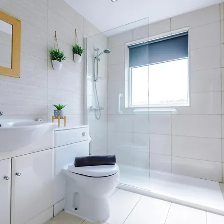 New! 3-bed Spacious In By 53 Degrees Property, Ideal For Groups, Free Parking! 度假居 *