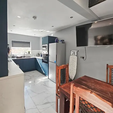 Сasa de vacaciones Beresford Co-living - Private Self-cater *
