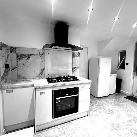 Apartment House Hundy *