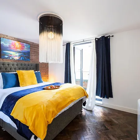 2 Bedroom City Centre Penthouse With Balcony