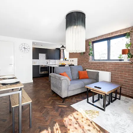 2 Bedroom City Centre Penthouse With Balcony Апартаменты *