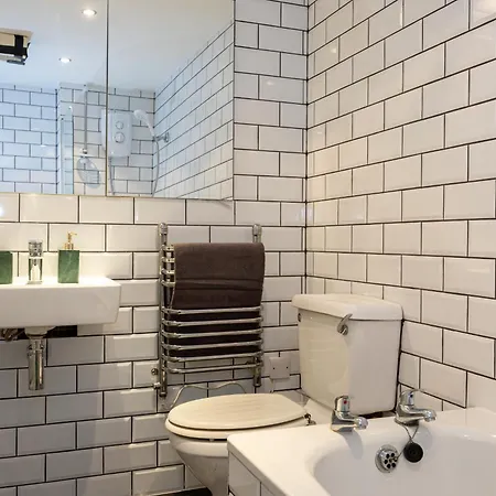 Апартаменты 2 Bedroom City Centre Penthouse With Balcony *