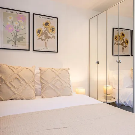 2 Bedroom City Centre Penthouse With Balcony *