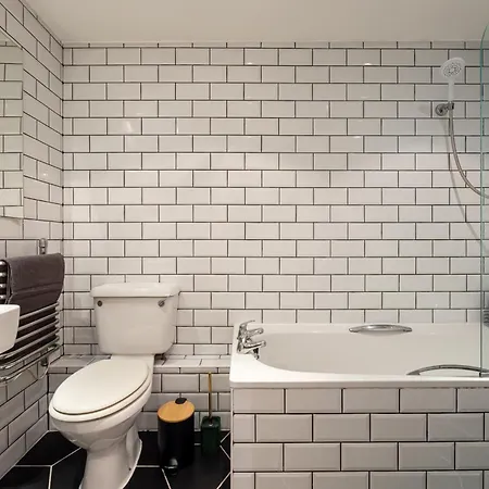 アパート 2 Bedroom City Centre Penthouse With Balcony