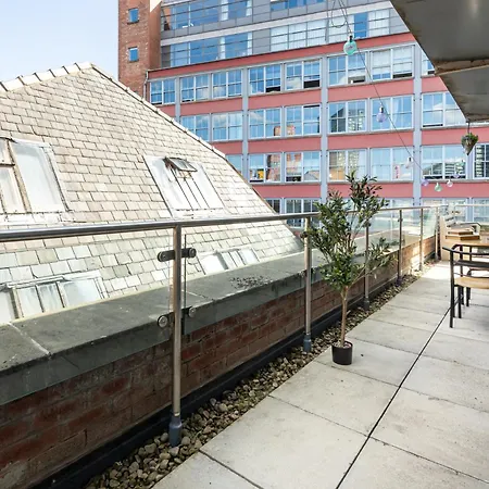 Апартаменты 2 Bedroom City Centre Penthouse With Balcony