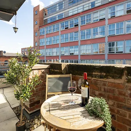 2 Bedroom City Centre Penthouse With Balcony Апартаменты