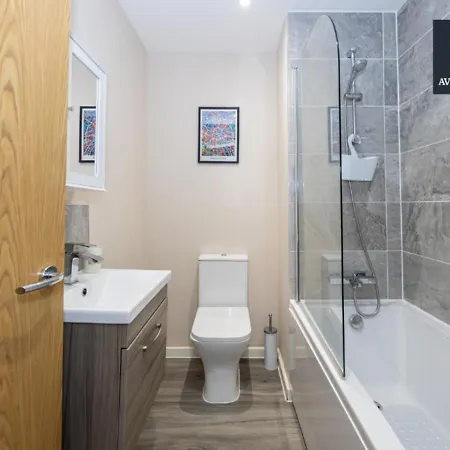 Stylish One Bedroom By Av Hughes Short Lets & Serviced With Free Parking & Wi-fi * Manchester