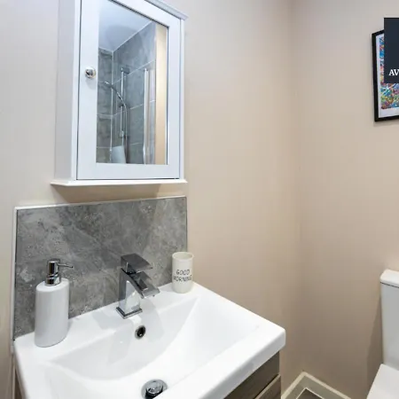 Apartament Stylish One Bedroom By Av Hughes Short Lets & Serviced With Free Parking & Wi-fi *