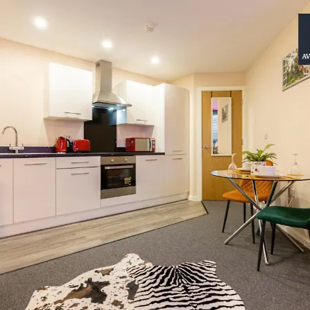 Stylish One Bedroom By Av Hughes Short Lets & Serviced With Free Parking & Wi-fi