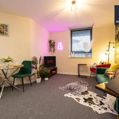 Stylish One Bedroom By Av Hughes Short Lets & Serviced With Free Parking & Wi-fi Manchester
