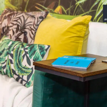 Apartament Stylish One Bedroom By Av Hughes Short Lets & Serviced With Free Parking & Wi-fi