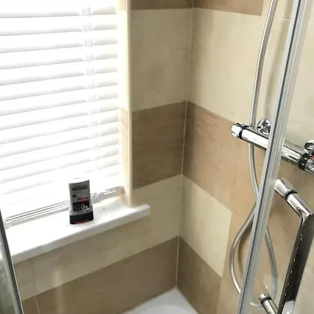 King Tv-bed En-suite Mediacity, Mufc, Salford