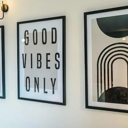 شقة Modern 2br Near Centre - Free Parking Garage