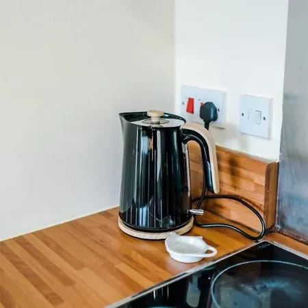 شقة Modern 2br Near Centre - Free Parking Garage *