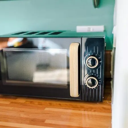 شقة Modern 2br Near Centre - Free Parking Garage *