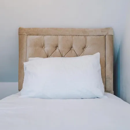 펜션 The Clover Townhouse