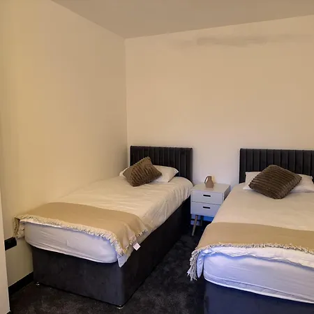 Sleeps 5 With Free Parking *