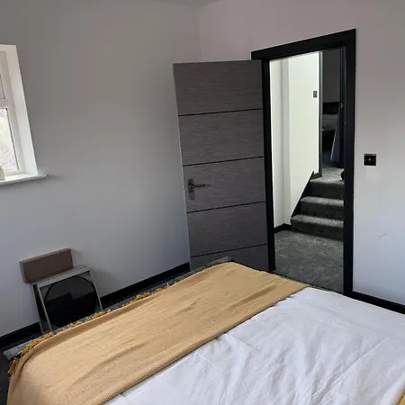 Sleeps 5 With Free Parking Διαμέρισμα *