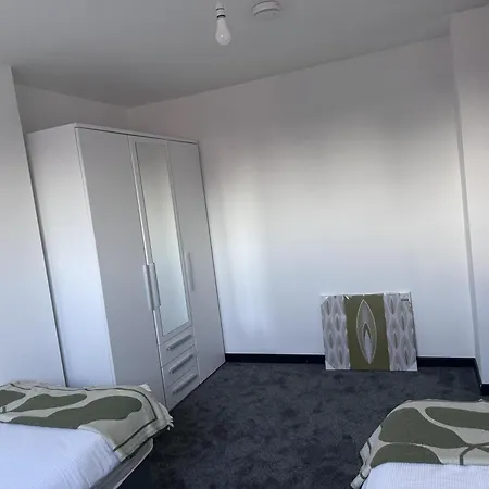 公寓 Sleeps 5 With Parking