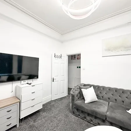 Holiday home Large Home In Heart Of Bustling Levenshulme Manchester