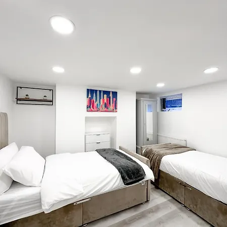 Holiday home Large Home In Heart Of Bustling Levenshulme *