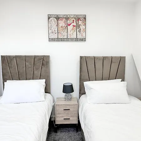 Semesterbostad Large In Heart Of Bustling Levenshulme