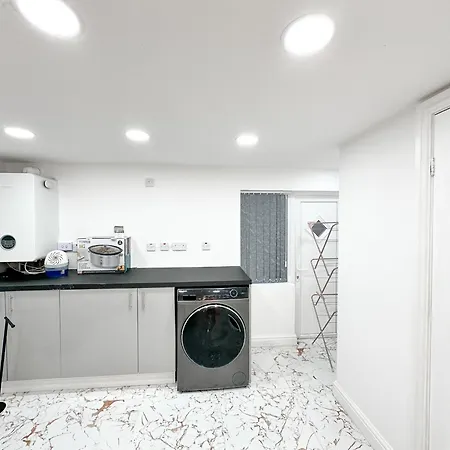 Large Home In Heart Of Bustling Levenshulme Manchester