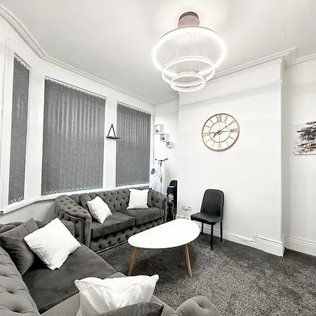 Holiday home Large Home In Heart Of Bustling Levenshulme