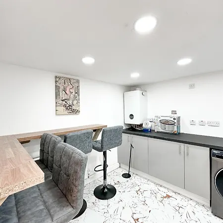 Large Home In Heart Of Bustling Levenshulme Manchester