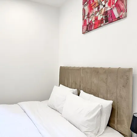 Large In Heart Of Bustling Levenshulme Semesterbostad Manchester