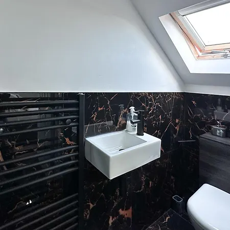 Large Home In Heart Of Bustling Levenshulme Holiday home