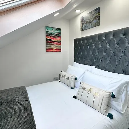 Holiday home Large Home In Heart Of Bustling Levenshulme Manchester