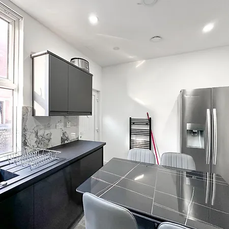 Large Home In Heart Of Bustling Levenshulme Manchester