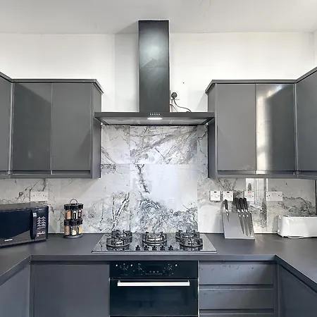 Large Home In Heart Of Bustling Levenshulme Holiday home Manchester