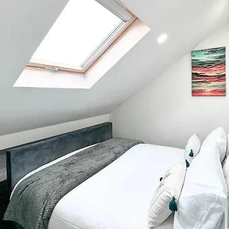 Large Home In Heart Of Bustling Levenshulme *