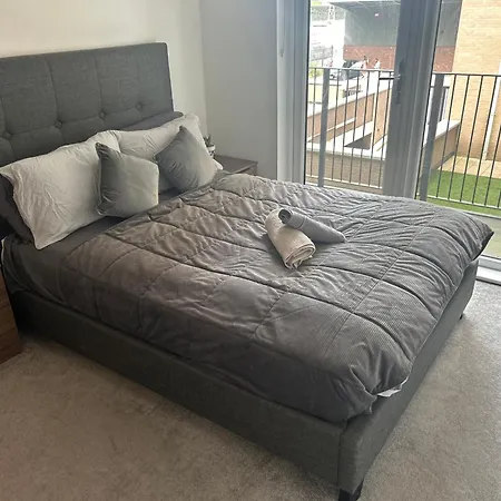 Luxury Retreat 3 Bedroom *