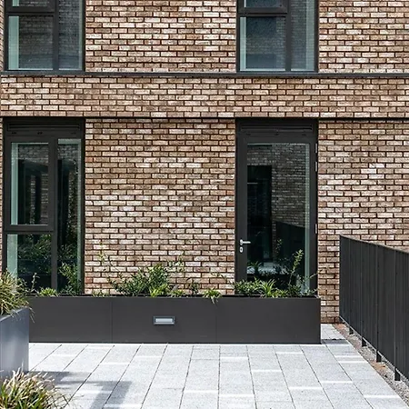Terrace Retreat-cinema & Free Parking Apartment Manchester