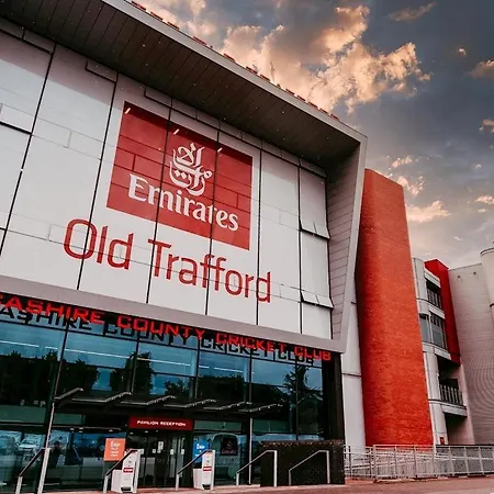 Luxestay - Old Trafford Homestay