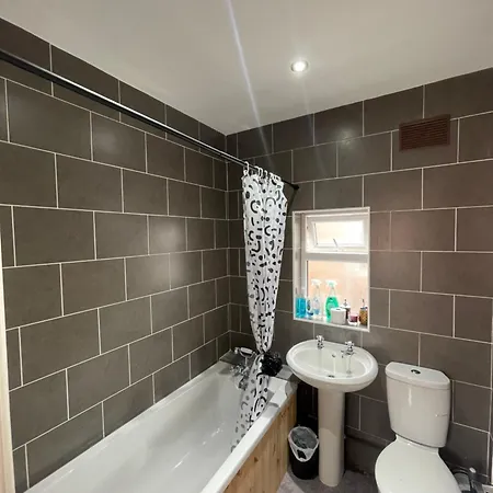 בית אירוח Luxestay - Old Trafford מנצ'סטר