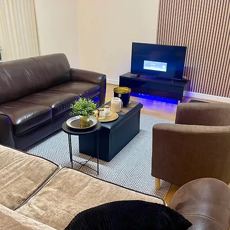 Luxestay - Old Trafford Homestay