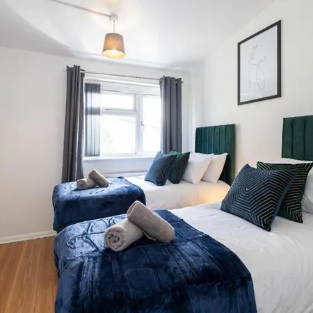 Spacious And Modern Townhouse In Old Trafford * Manchester
